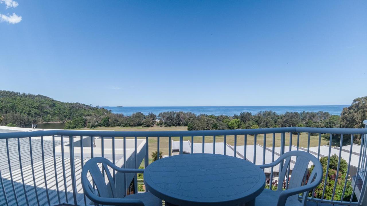 Absolute Beachfront Opal Cove Resort Korora Bagian luar foto