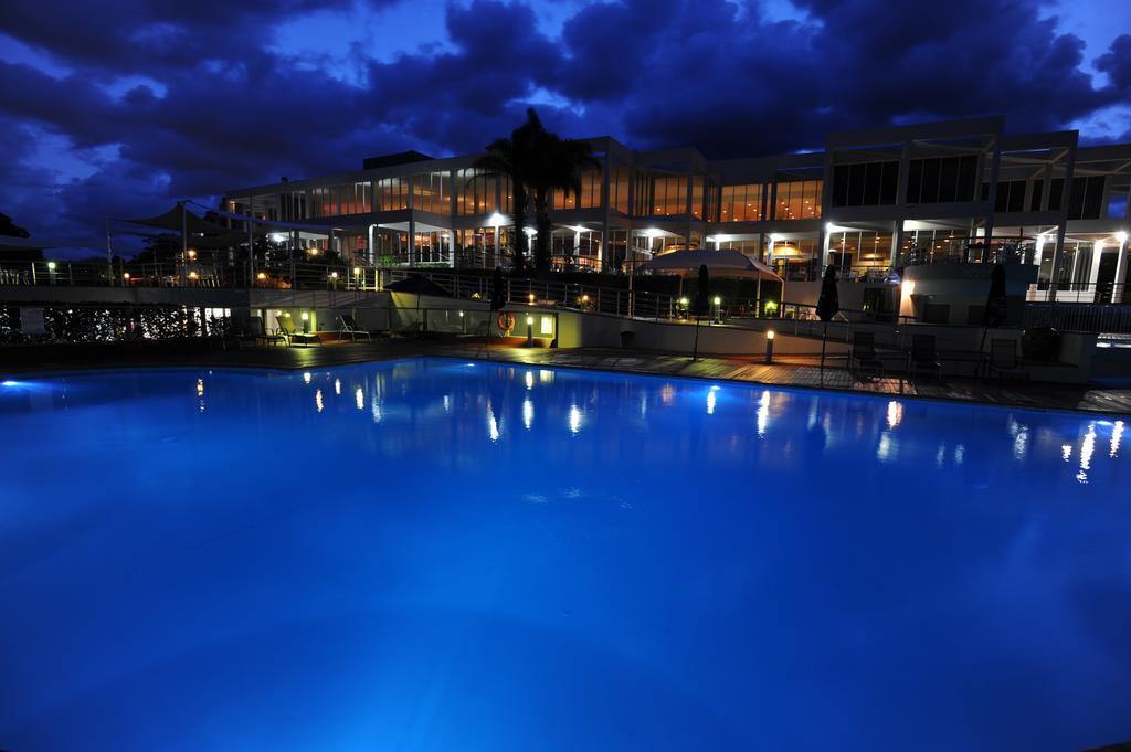 Absolute Beachfront Opal Cove Resort Korora Bagian luar foto