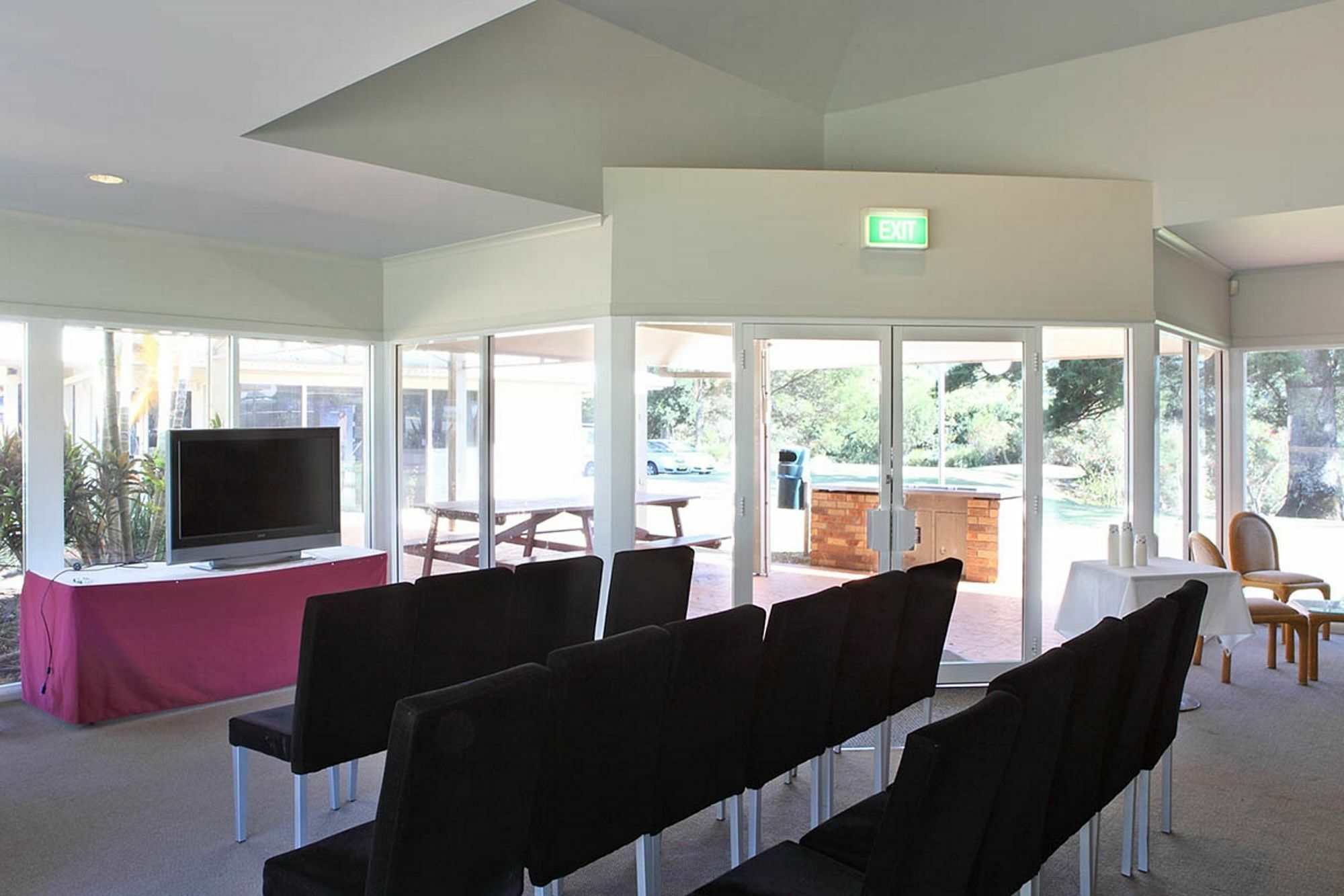 Absolute Beachfront Opal Cove Resort Korora Bagian luar foto